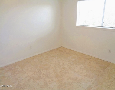 3028 E Glen Drive - Photo Thumbnail 12