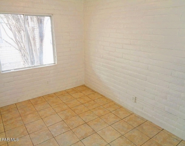 3028 E Glen Drive - Photo Thumbnail 4
