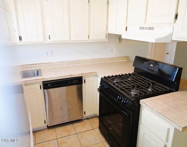 3028 E Glen Drive - Photo Thumbnail 8