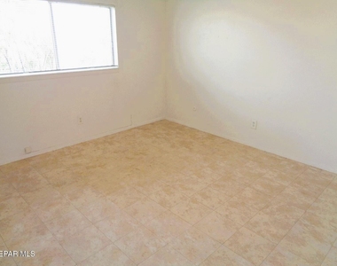 3028 E Glen Drive - Photo Thumbnail 9