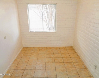 3028 E Glen Drive - Photo Thumbnail 5