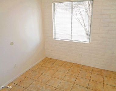 3028 E Glen Drive - Photo Thumbnail 6