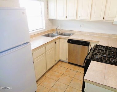 3028 E Glen Drive - Photo Thumbnail 7