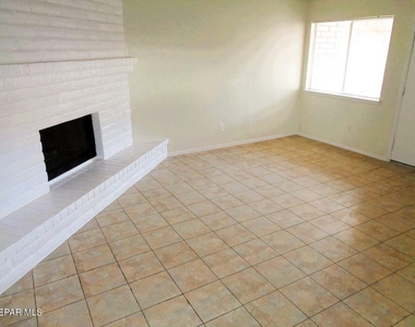 3028 E Glen Drive - Photo Thumbnail 1