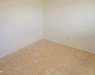 3028 E Glen Drive - Photo Thumbnail 13