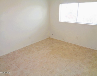 3028 E Glen Drive - Photo Thumbnail 10