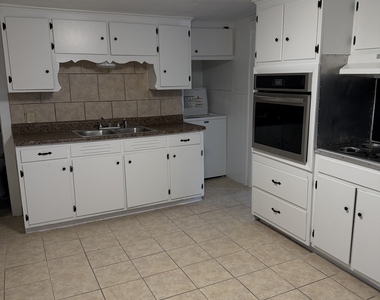 33 Pilgrim Avenue - Photo Thumbnail 7