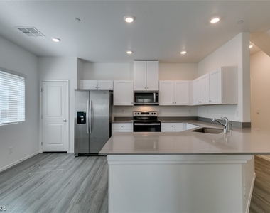 7840 Jupiter Sky Street - Photo Thumbnail 20