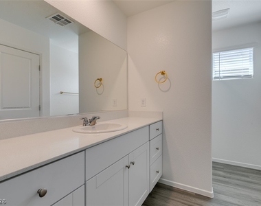 7840 Jupiter Sky Street - Photo Thumbnail 35