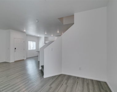 7840 Jupiter Sky Street - Photo Thumbnail 17