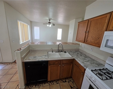2506 Lady Elizabeth Court - Photo Thumbnail 46