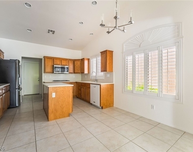 275 Full Wine Street - Photo Thumbnail 12