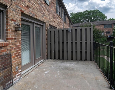 3071 Colonial Way - Photo Thumbnail 6