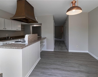 3071 Colonial Way - Photo Thumbnail 8