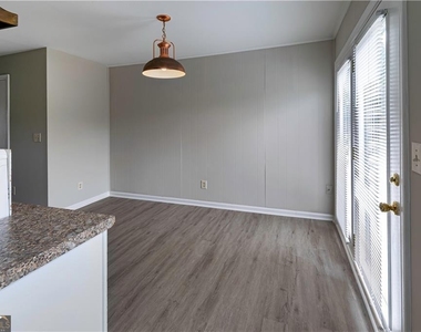 3071 Colonial Way - Photo Thumbnail 4