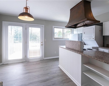 3071 Colonial Way - Photo Thumbnail 1