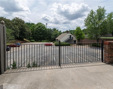 3071 Colonial Way - Photo Thumbnail 5