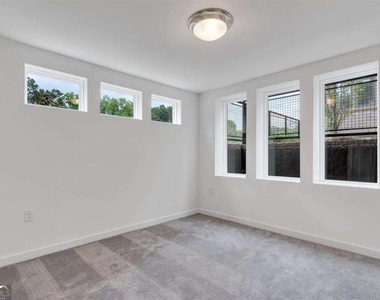 400 Pratt Drive - Photo Thumbnail 12