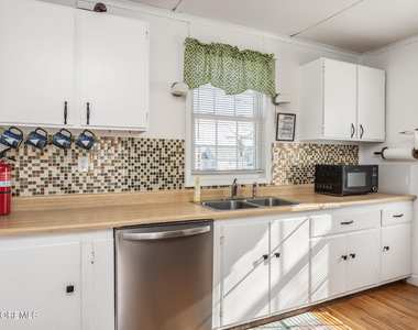 300 N Bayview Avenue N - Photo Thumbnail 7