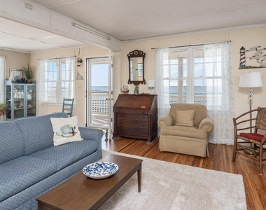 300 N Bayview Avenue N - Photo Thumbnail 9