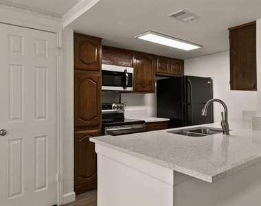 8510 Park Lane - Photo Thumbnail 7