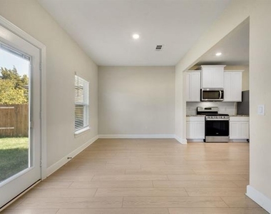 1421 Butler Avenue - Photo Thumbnail 8