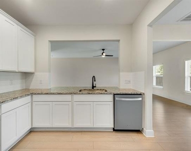 1421 Butler Avenue - Photo Thumbnail 11