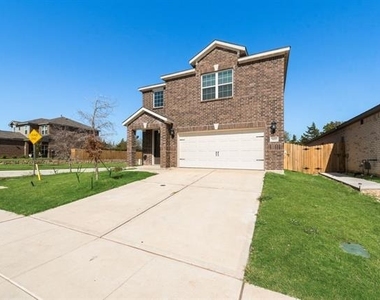 1421 Butler Avenue - Photo Thumbnail 4