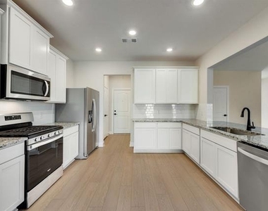 1421 Butler Avenue - Photo Thumbnail 9