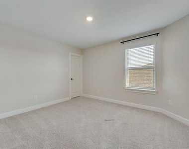 1421 Butler Avenue - Photo Thumbnail 13