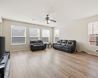 11945 Henderson Drive - Photo Thumbnail 5