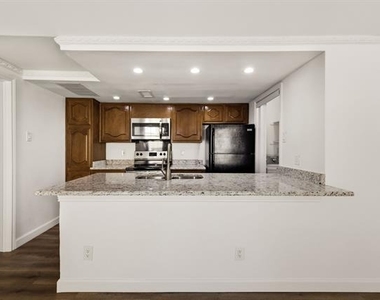 8510 Park Lane - Photo Thumbnail 5