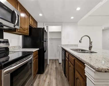 8510 Park Lane - Photo Thumbnail 7