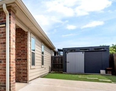 1123 Garnet Street - Photo Thumbnail 27