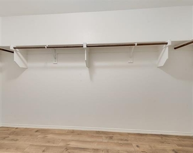 1123 Garnet Street - Photo Thumbnail 20
