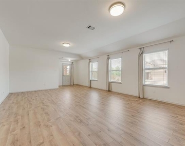 1123 Garnet Street - Photo Thumbnail 16