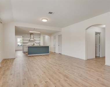 1123 Garnet Street - Photo Thumbnail 12
