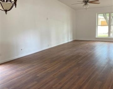 854 Timberdale Street - Photo Thumbnail 4