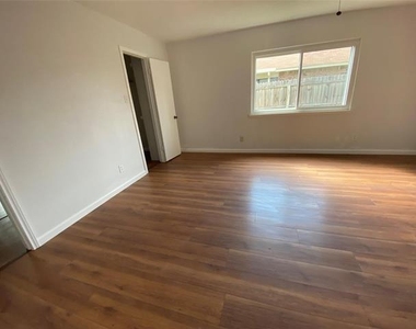 854 Timberdale Street - Photo Thumbnail 17