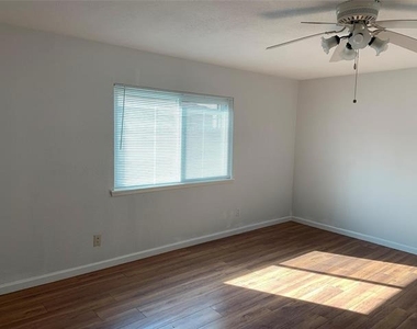 854 Timberdale Street - Photo Thumbnail 14