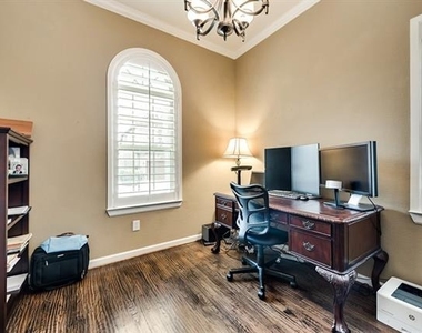 2021 Garden Park Court - Photo Thumbnail 3