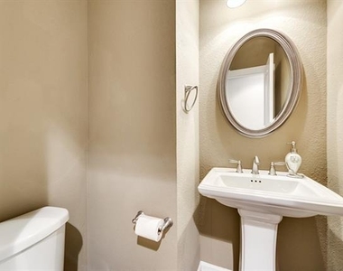 2021 Garden Park Court - Photo Thumbnail 5
