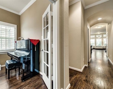 2021 Garden Park Court - Photo Thumbnail 4