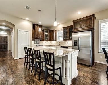 2021 Garden Park Court - Photo Thumbnail 6