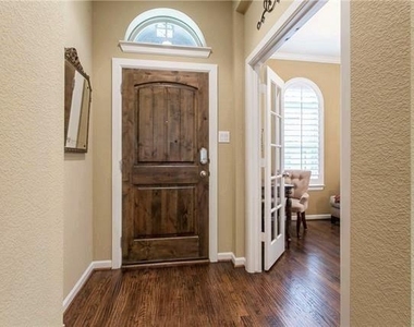 2021 Garden Park Court - Photo Thumbnail 2