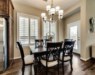 2021 Garden Park Court - Photo Thumbnail 12