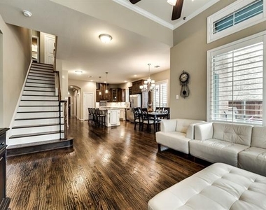 2021 Garden Park Court - Photo Thumbnail 15