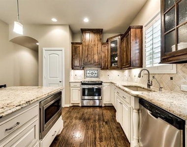 2021 Garden Park Court - Photo Thumbnail 9