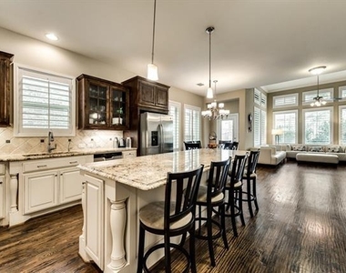 2021 Garden Park Court - Photo Thumbnail 7