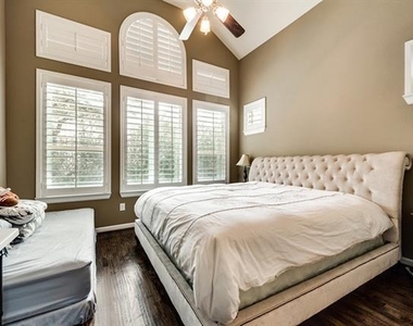 2021 Garden Park Court - Photo Thumbnail 16